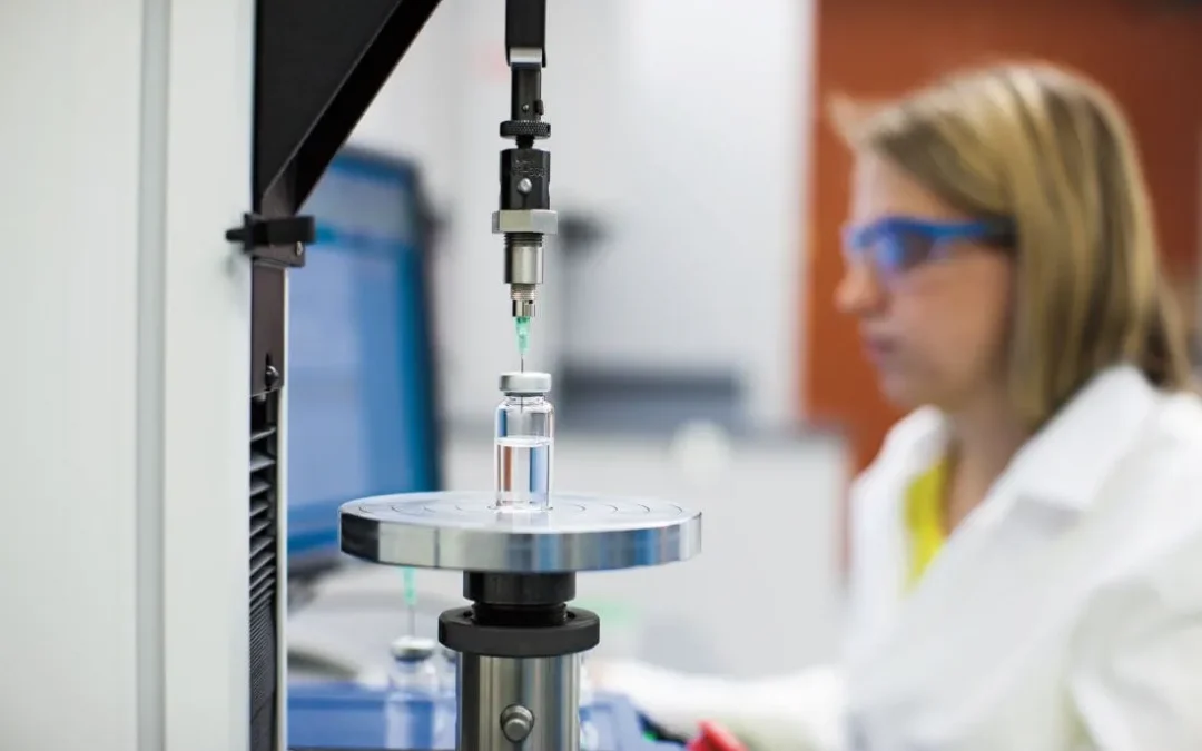 What regulatory guidelines govern the use of pharmaceutical isolators (e.g., FDA, EU GMP)?